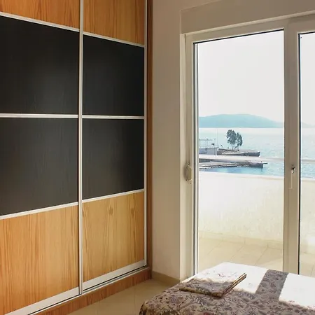 With Sea View 01 Apartment