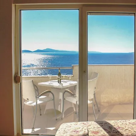 Appartamento With Sea View 01
